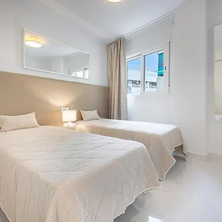 Bright New 2br 50 M From The Beache Of
