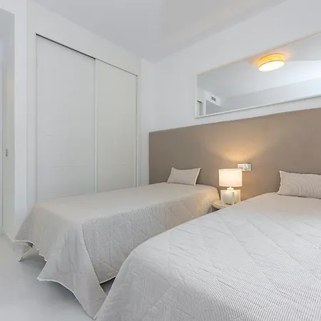 شقة Bright New 2br 50 M From The Beache Of *