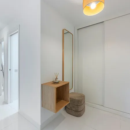 Bright New 2br 50 M From The Beache Of