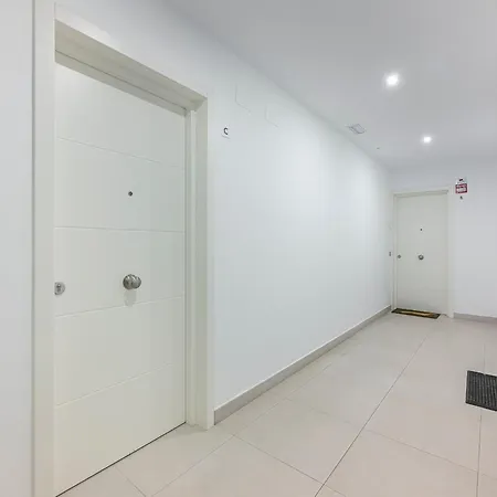 Bright New 2br 50 M From The Beache Of