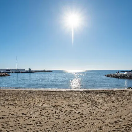 Bright New 2br 50 M From The Beache Of